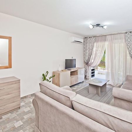 Faros Court Prestige Apartment Pafos Zewnętrze zdjęcie