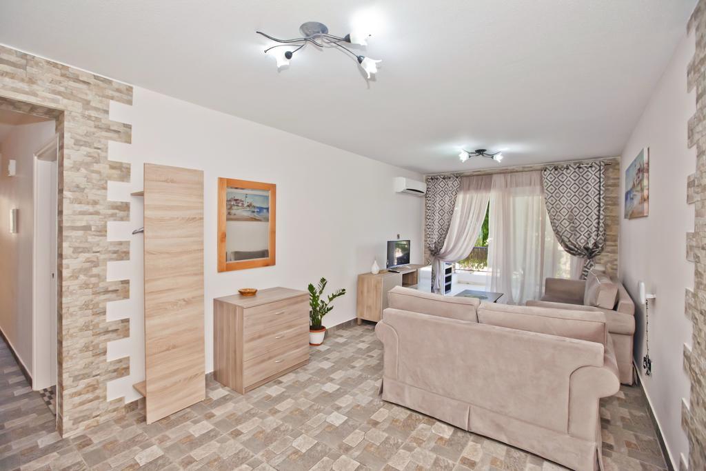 Faros Court Prestige Apartment Pafos Zewnętrze zdjęcie