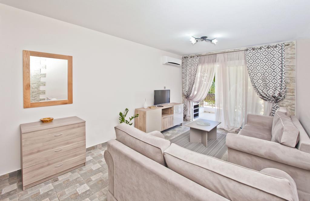 Faros Court Prestige Apartment Pafos Zewnętrze zdjęcie